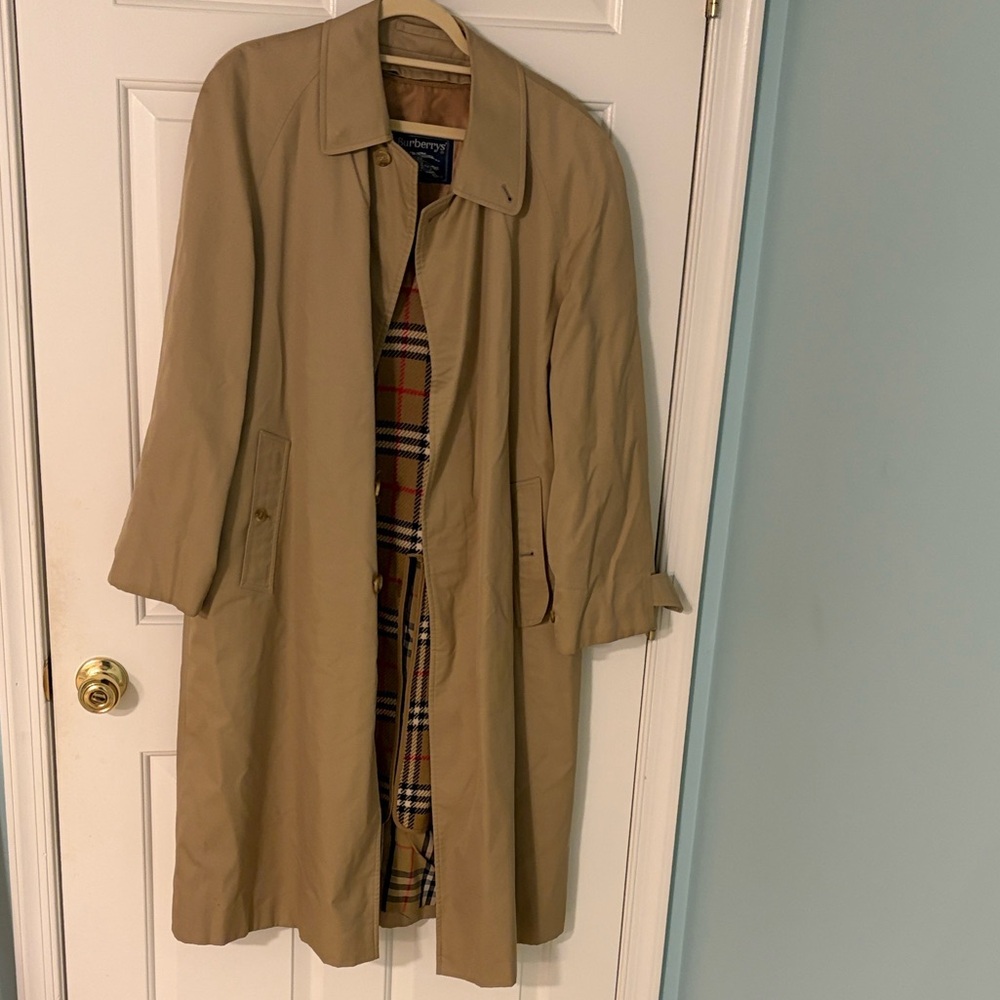 Burberry Beige Men’s Trench Coat with Classic Plaid Liner